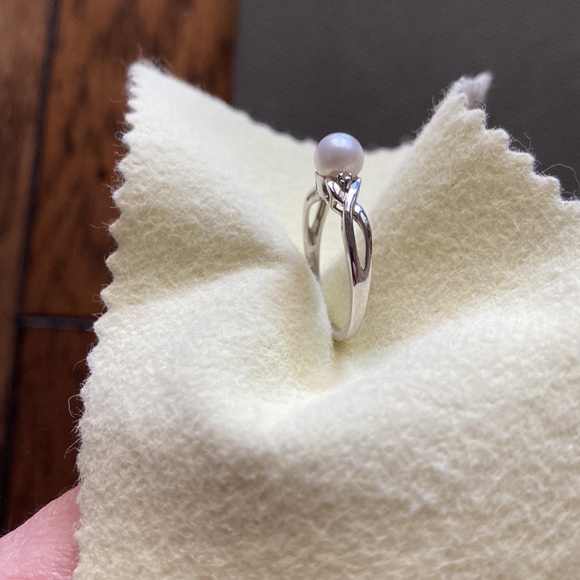 10k White Gold Cultured Pearl Ring with Diamonds - Picture 7 of 8